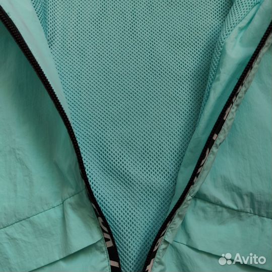 Костюм и ветровка 134рр