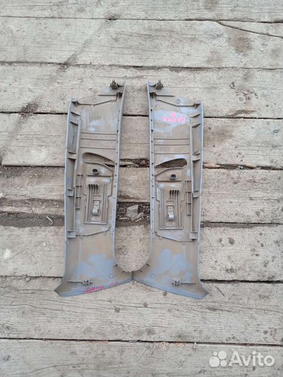 Накладка средней стойки верхняя Nissan Sunny