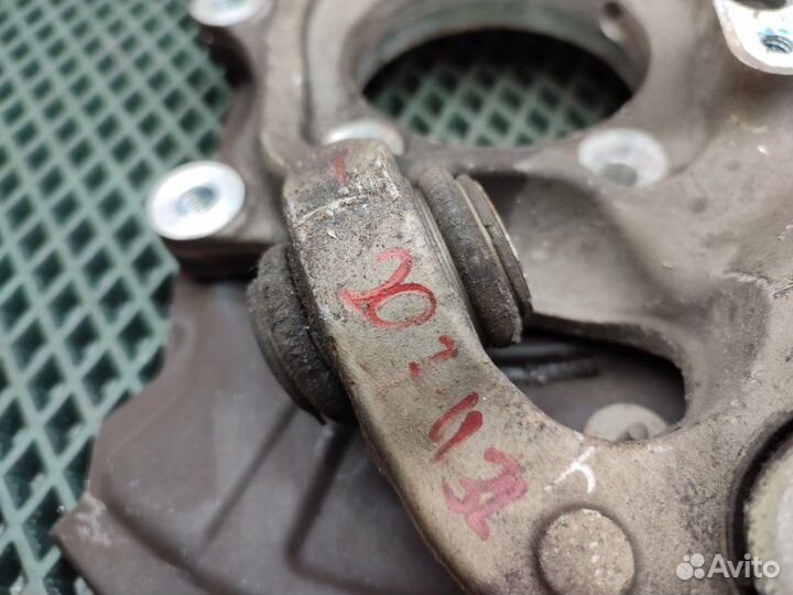 Задний кулак левый Mercedes E W207 3.5 M272 2010