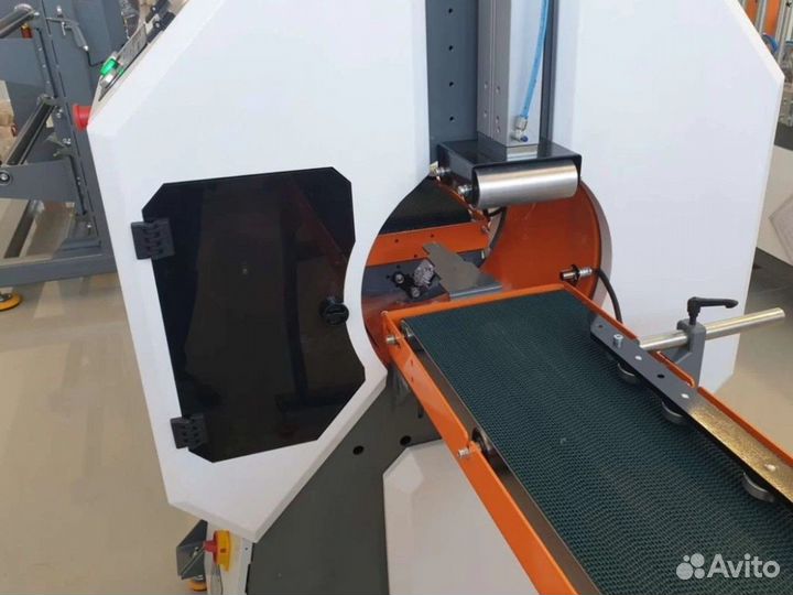 Горизонтальный упаковщик (орбитальный обмотчик)