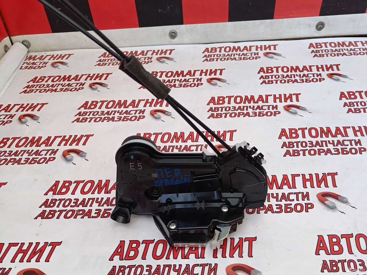 Замок двери передний правый Тойота Рав 4 50