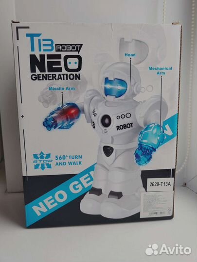 Игрушка робот от батареек