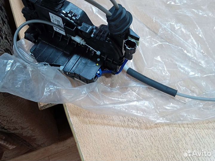 Замок двери с блоком дожима правый Hyundai equus