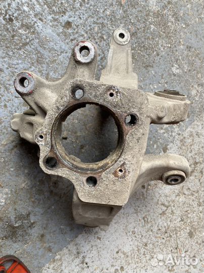 Кулак задний Форд Эксплорер 5