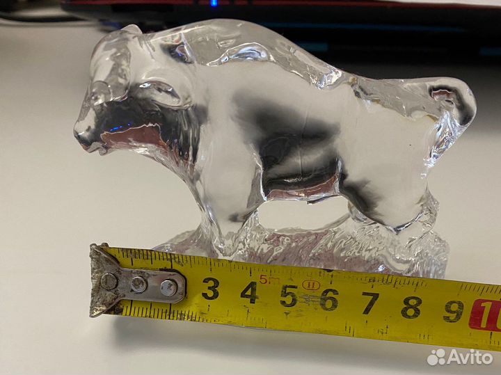 Хрустальная статуэтка быка