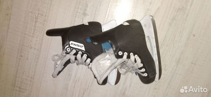 Продам коньки хоккейная