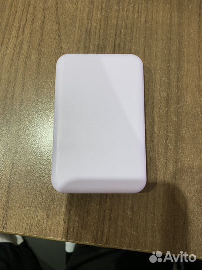 Повербанк apple