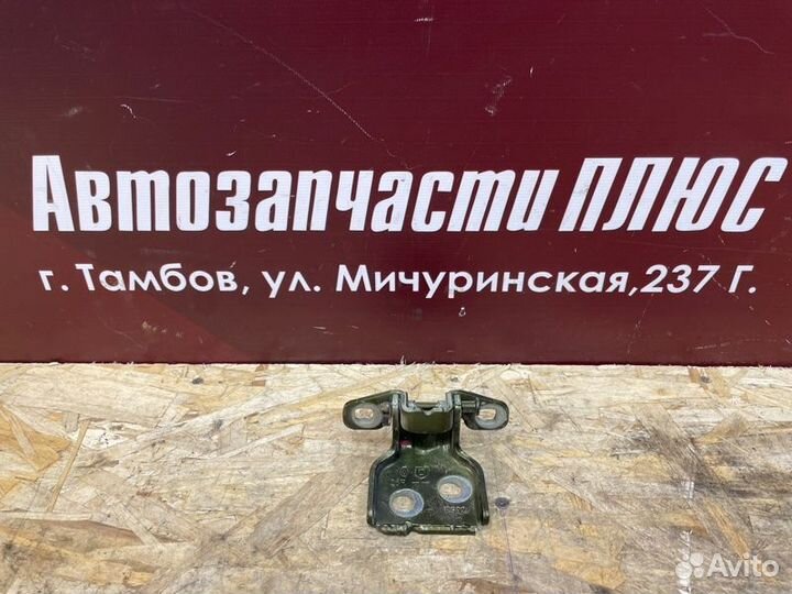 Петля двери задняя правая Renault Duster