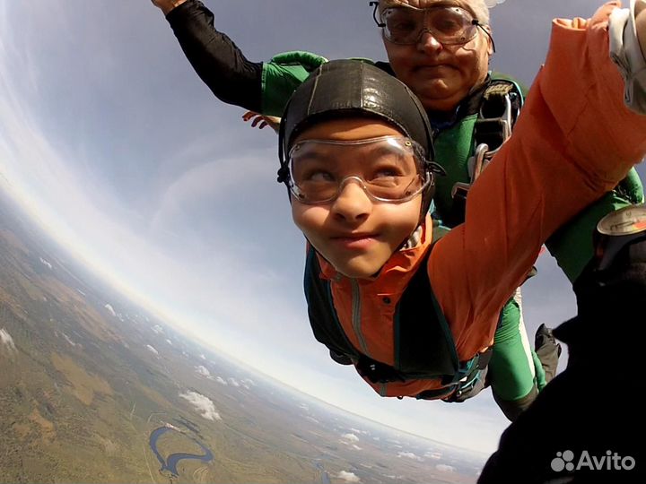 Парашютный прыжок с инструктором