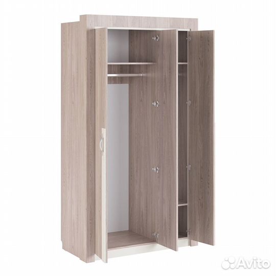 Шкаф трехдверный