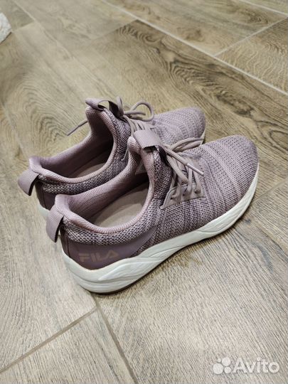Кроссовки женские