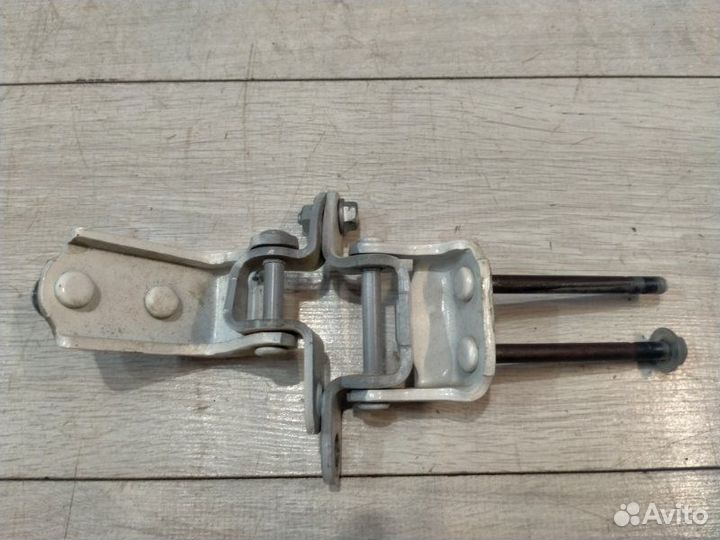 Петля двери задняя правая Toyota Chaser GX100 1GFE