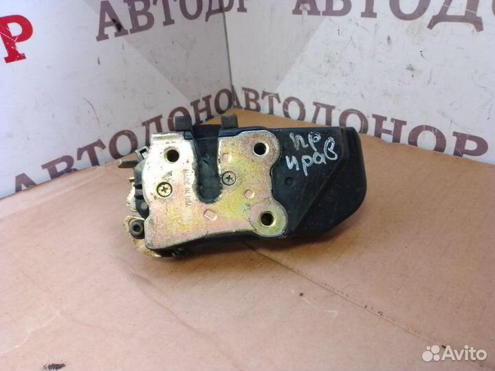 Замок двери передний правый Dodge Stratus