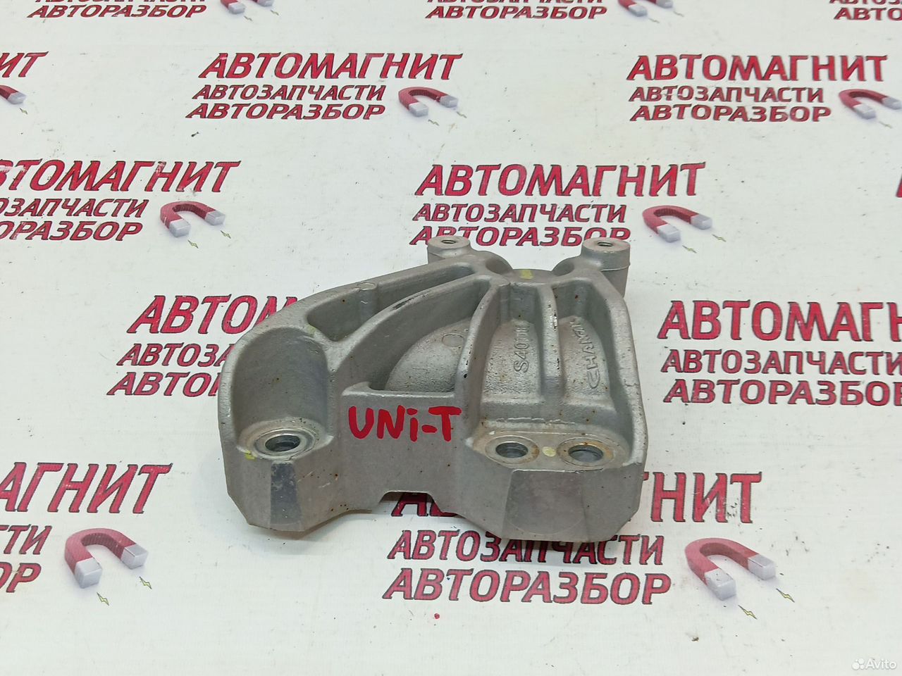 Кронштейн двигателя правый Changan