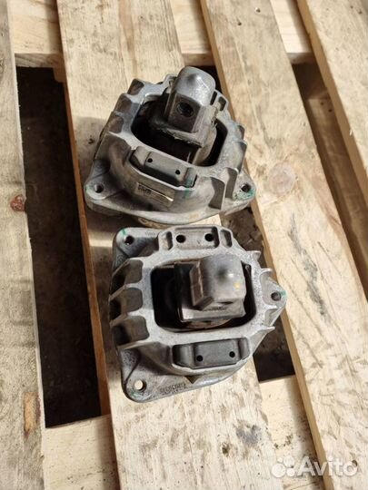 Подушка крепления двигателя передняя BMW 6