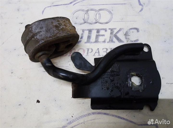 Кронштейн глушителя VW Passat (B6) 2005-2010