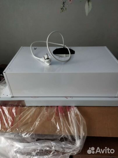 Вытяжка для кухни 60 см новая