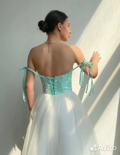 Нарядное вечернее платье с завязками