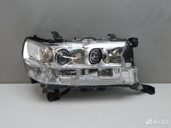 Фара правая Toyota Land Cruiser