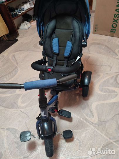 Детский трехколесный велосипед с ручкой