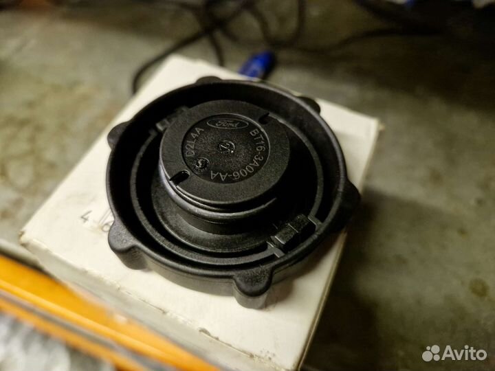 Крышка бачка гур ford 1341300