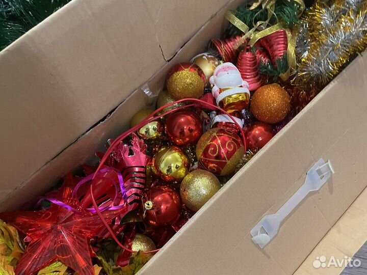 Ёлка с игрушками