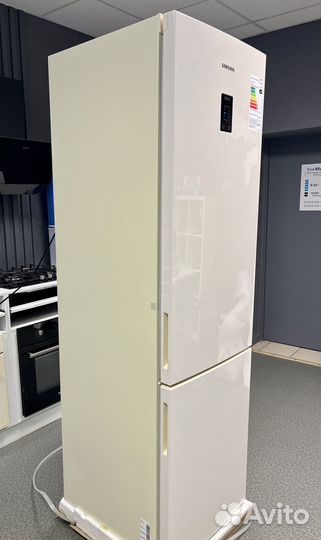 Бежевый холодильник Samsung