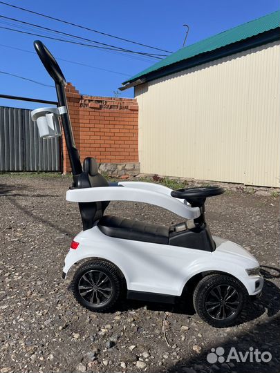 Машина каталка толокар с ручкой