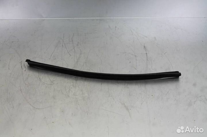Уплотнитель стекла двери задней левой Hyundai-KIA
