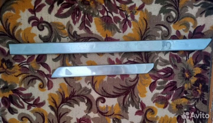 Продам молдинги дверей и стоек на Газ-21 Волга