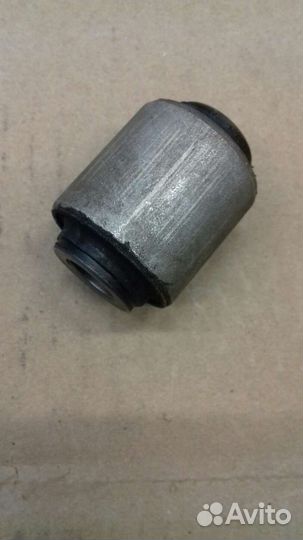 Сайлентблок заднего верхнего поперечного рычага J1