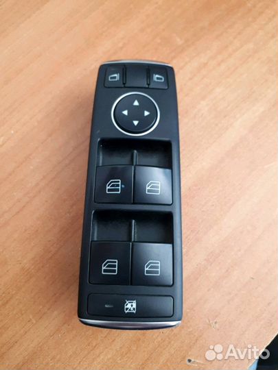 Блок стеклоподьемников Мерседес 204