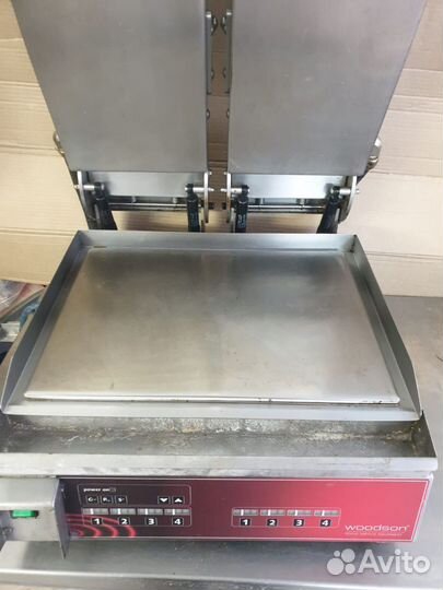Контактный гриль Woodson