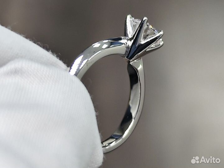 Золотое кольцо с бриллиантом 1.05ct +сертификат