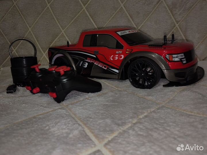 Машина на радиоуправлении для дрифта