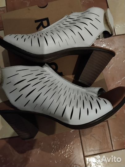 Босоножки женские