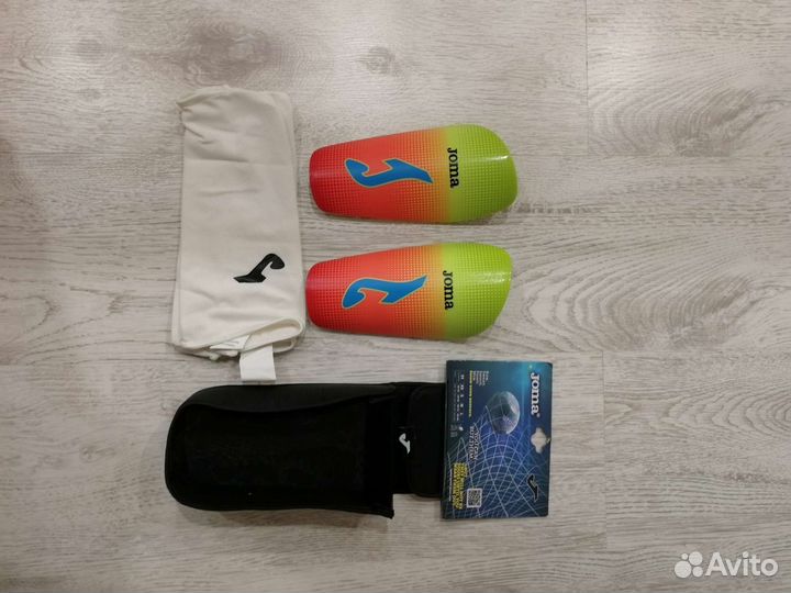 Щитки футбольные joma