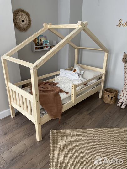 Кроватка детская домик