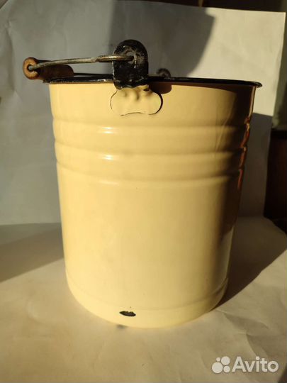 Эмалированное ведро