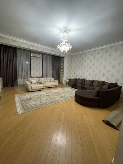3-к. квартира, 140 м², 3/5 эт.