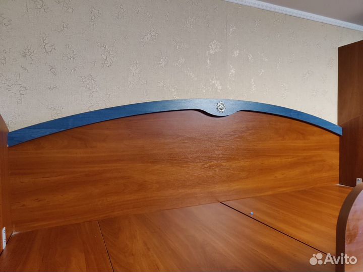 Двухъярусная кровать