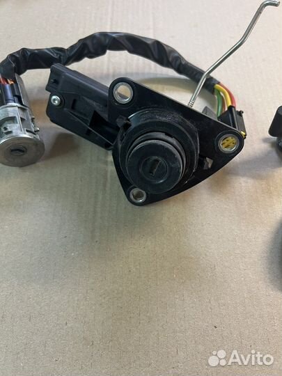 Замок зажигания/Замок багажника Reno Duster