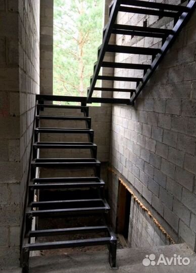 Металлическая лестница дизайн 5576