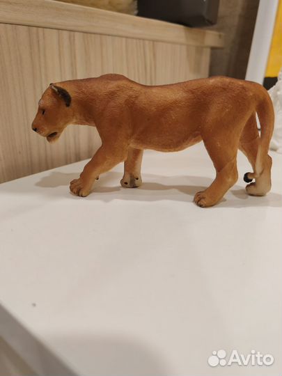 Фигурка льва