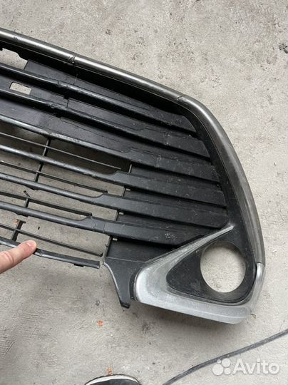 Решетка переднего бампера toyota camry 55