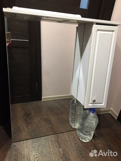 Зеркало с подсветкой и шкафчиком в ванную комнату