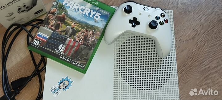 Xbox One s с игрой