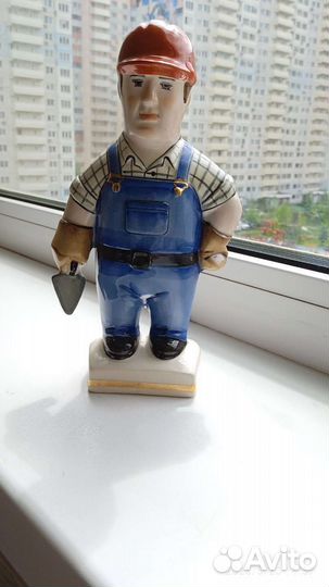 Фигурка строитель и его друзья