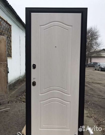 Входная дверь новая