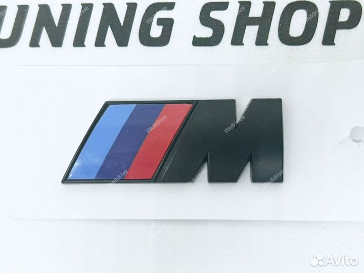 Шильдик M BMW 7 F01 F02 F03 на багажник матовый